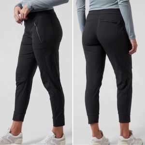 NWOT ATHLETA Trekkie North Jogger Stretch Black Size 8
